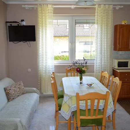 Karolina Appartman Apartamento Balatonkeresztúr